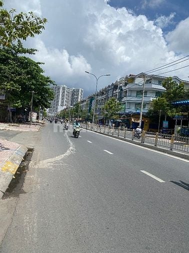 Bán nhà 4x20m, 3 lầu sân thượng, mặt tiền Tạ Quang Bửu 