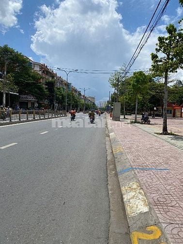 Bán nhà 4x20m, 3 lầu sân thượng, mặt tiền Tạ Quang Bửu 
