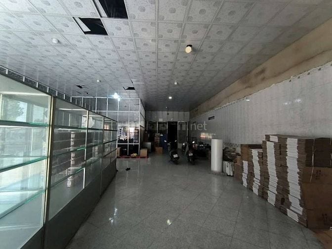 CHO THUÊ 2300M2 KHO XƯỞNG MT PHẠM NGỌC THẠCH - TDM: 0815422197