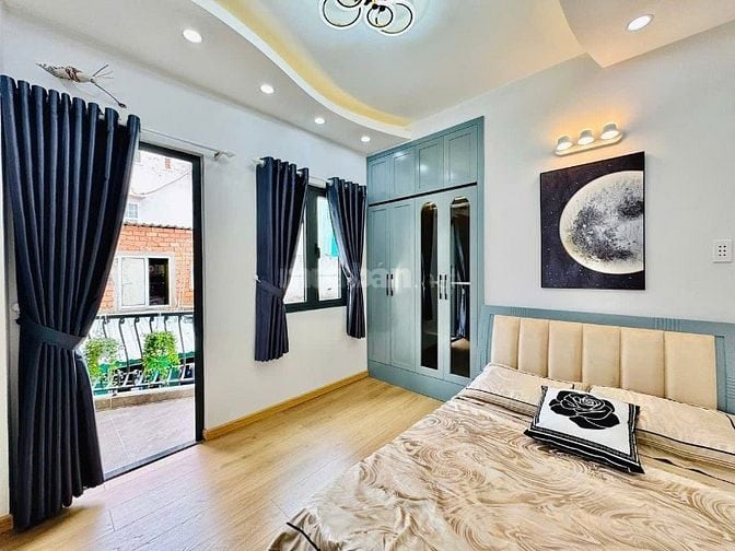 Bán nhà Hoàng Hoa Thám, Phú Nhuận, 3 lầu giá 7,380 tỷ