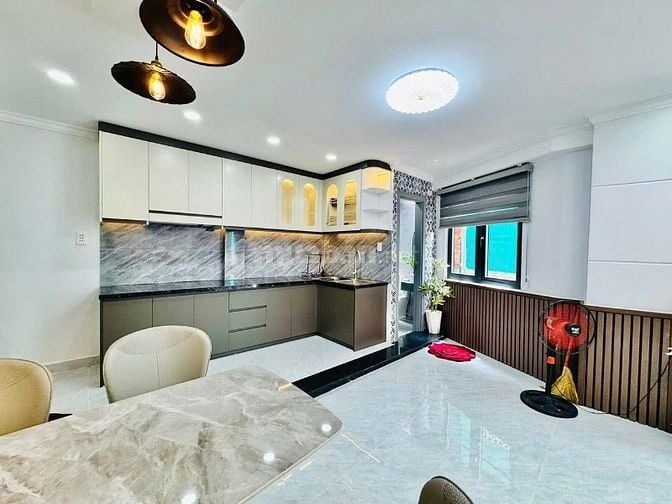 Bán nhà Hoàng Hoa Thám, Phú Nhuận, 3 lầu giá 7,380 tỷ