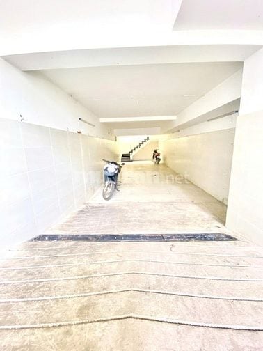 Cho Thuê Mặt Tiền Đẹp Tại Hoa Sứ - Đối diên CoopMart PXL 