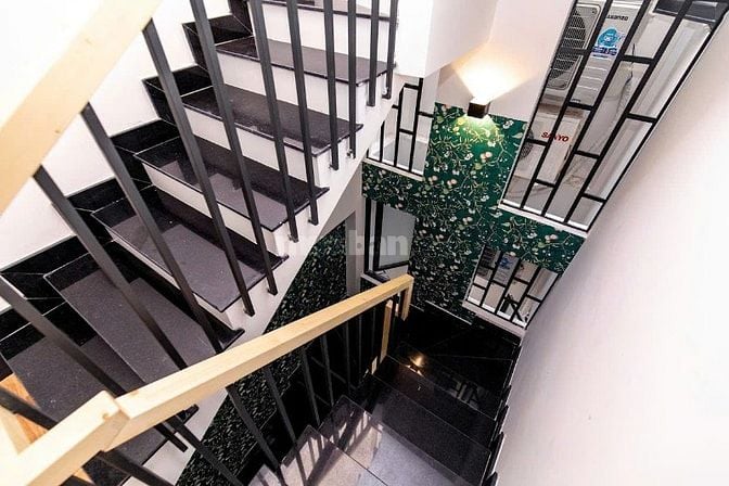 Tòa CHDV Phú Nhuận. DT 4.2x24m NH, 5 tầng giá 14 tỷ