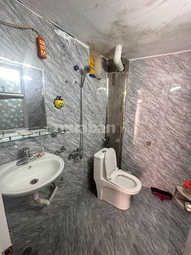 BÁN NHÀ PHỐ BẮC CẦU - CẤP 4 - GÁC XÉP 2PN - 32M2 - MT 4M - NHÌNH 3 TỶ 