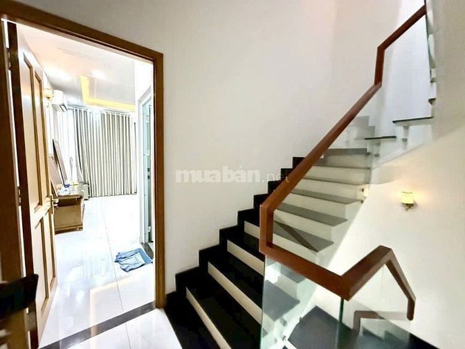 Nhà Ngợp Gía Tốt UBND Quận 12. Thới An. 1 trệt 4 lầu chỉ 6 tỷ lẻ.
