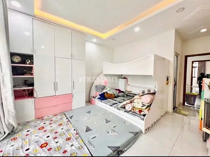Nhà Ngợp Gía Tốt UBND Quận 12. Thới An. 1 trệt 4 lầu chỉ 6 tỷ lẻ.