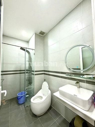 Nhà Ngợp Gía Tốt UBND Quận 12. Thới An. 1 trệt 4 lầu chỉ 6 tỷ lẻ.