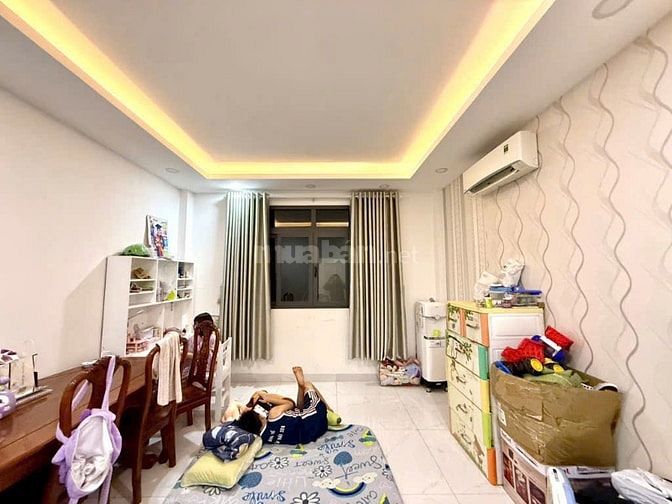 Nhà Ngợp Gía Tốt UBND Quận 12. Thới An. 1 trệt 4 lầu chỉ 6 tỷ lẻ.