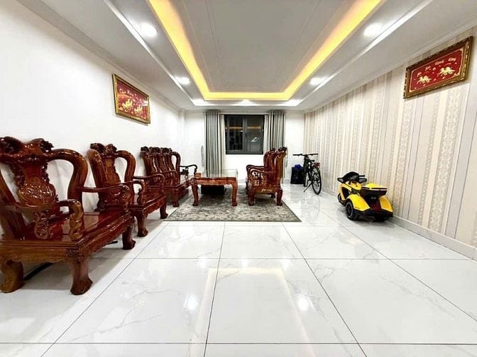 Nhà Ngợp Gía Tốt UBND Quận 12. Thới An. 1 trệt 4 lầu chỉ 6 tỷ lẻ.