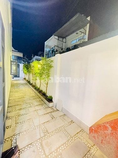 Cần Bán Gấp Căn Nhà 4 Tầng Trung Tâm  Phường Hiệp Bình Chánh 