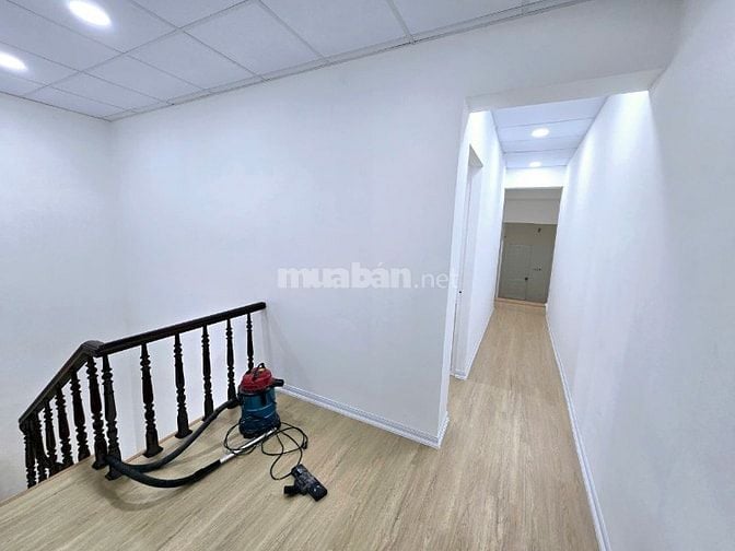 CHO THUÊ NHÀ MẶT PHỐ 100 NGUYỄN VĂN CỪ, LONG BIÊN, HÀ NỘI 100MX 3 TẦNG
