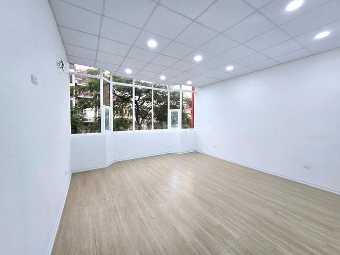 CHO THUÊ NHÀ MẶT PHỐ 100 NGUYỄN VĂN CỪ, LONG BIÊN, HÀ NỘI 100MX 3 TẦNG
