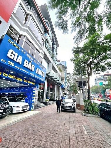 CHO THUÊ NHÀ MẶT PHỐ 100 NGUYỄN VĂN CỪ, LONG BIÊN, HÀ NỘI 100MX 3 TẦNG
