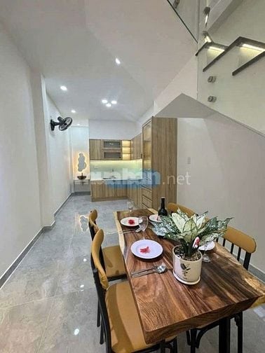 Cho thuê nhà hẻm 3m(XM) Cách Mạng Tháng 8, P.5, Q.Tân Bình giá 15tr