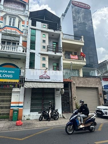 Bán nhà 3 lầu đẹp –86 Tân Quý, 5x20m  Vị trí trung tâm, ở ngay