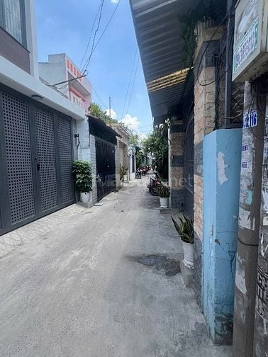 Bán nhà cấp 4 - gần chợ Lạc Quang - Hẻm xe hơi thông thoáng