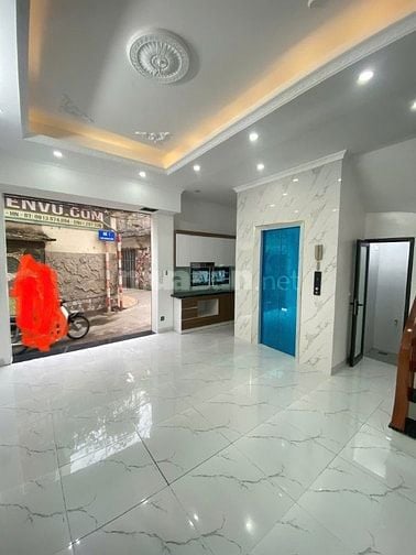 Chính chủ bán nhà ngõ 7 phố Hoàng Liên, 30 m2, 5,5 tầng, có thang máy