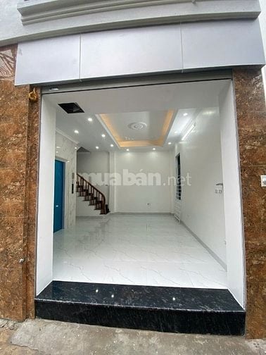 Chính chủ bán nhà ngõ 7 phố Hoàng Liên, 30 m2, 5,5 tầng, có thang máy