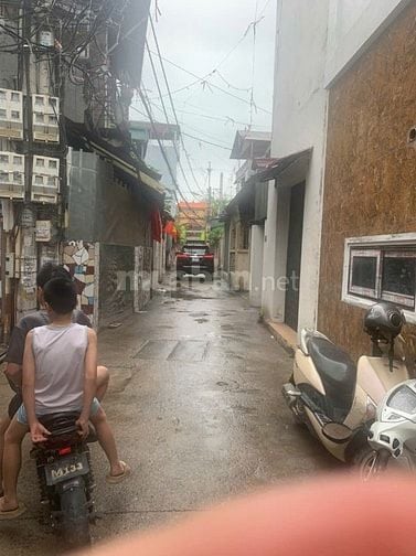 Chính chủ bán nhà ngõ 7 phố Hoàng Liên, 30 m2, 5,5 tầng, có thang máy