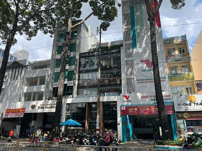 CHO THUÊ TÒA NHÀ MT 10*20 ,ĐƯỜNG NTMK , P.NCT , Q1 : DTSD 1200m2 