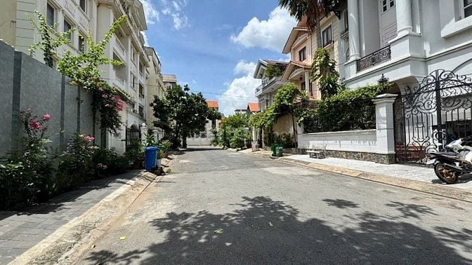 Thảo Điền - Nguyễn Văn Hưởng - DT 200m2- 65 tỷ