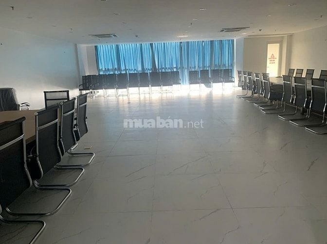 Bán Tòa nhà văn phòng 8 tầng hiện đại mặt phố rộng 60m