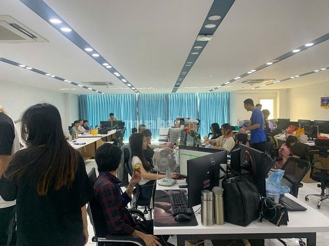 Bán Tòa nhà văn phòng 8 tầng hiện đại mặt phố rộng 60m