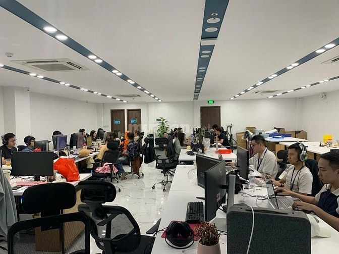 Bán Tòa nhà văn phòng 8 tầng hiện đại mặt phố rộng 60m