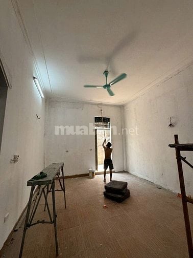 Cho thuê nhà xưởng 400 m2, có 1 nhà điều hành 2 tầng, mặt tiền 17m, 