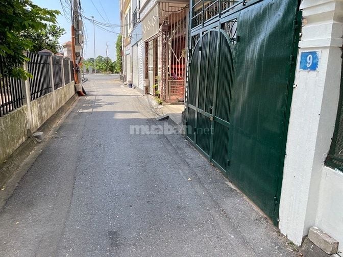 BÁN ĐẤT THẠCH BÀN 150tr Mt 5.5m LÔ GÓC NGÕ THÔNG Ô TÔ 7 CHỖ VÀO