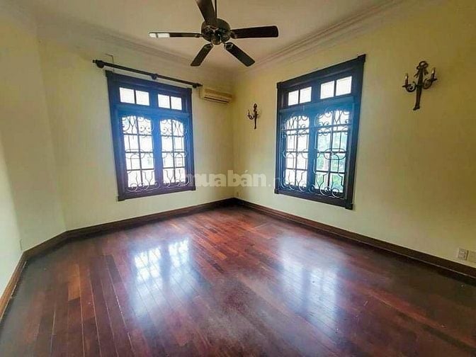 Bán biệt thự Thảo Điền, mặt tiền Nguyễn Ư Dĩ, 1200m2 đất thổ cư 100%