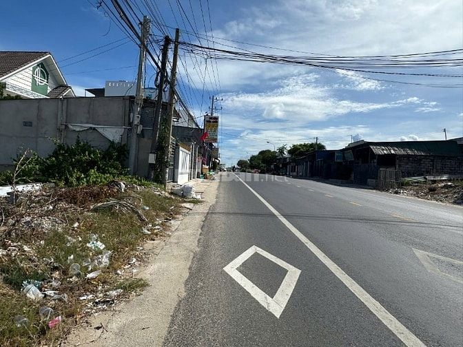 Lô Đất Sát Biển, Mặt Tiền Nhựa, Sẵn Thổ Cư, 10x40 Giá Cực Tốt