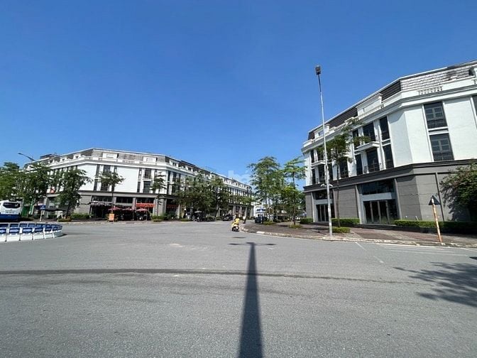 BÁN ĐẤT THẠCH BÀN 150tr Mt 5.5m LÔ GÓC NGÕ THÔNG Ô TÔ 7 CHỖ VÀO