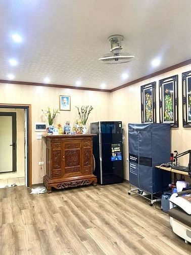 Căn tập thể. Cạnh Hồ Văn Chương. Đống Đa. Hà Nội. Đúng nghĩa nhà là nơ