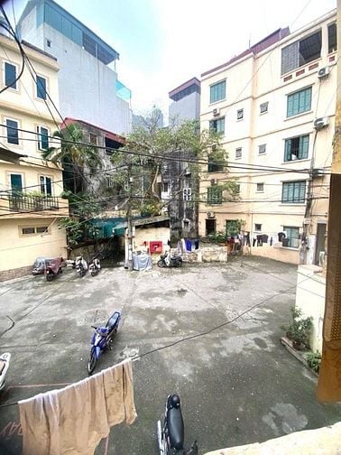 Căn tập thể. Cạnh Hồ Văn Chương. Đống Đa. Hà Nội. Đúng nghĩa nhà là nơ