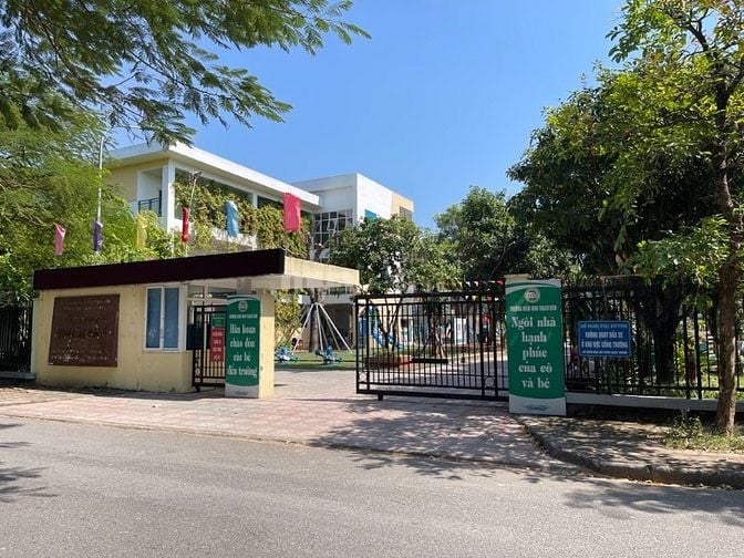 BÁN ĐẤT THẠCH BÀN 150tr Mt 5.5m LÔ GÓC NGÕ THÔNG Ô TÔ 7 CHỖ VÀO