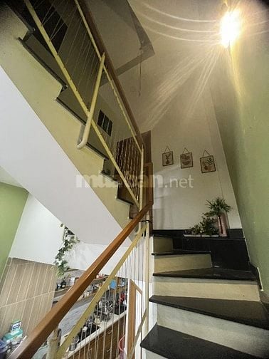 Nhà Đẹp Quận 12 – 1 Trệt 2 Lầu, 50m², Hẻm Rộng, Giá Mềm