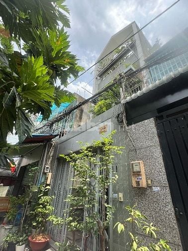 Nhà Đẹp Quận 12 – 1 Trệt 2 Lầu, 50m², Hẻm Rộng, Giá Mềm