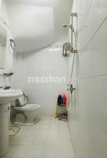 Cho thuê nhà chính chủ , hẻm xe hơi , yên tỉnh , thoáng mát