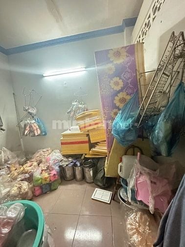 Sang lại cửa hàng đồ gia đình mặt tiền đường TTN1 sau chợ Lạc Quang