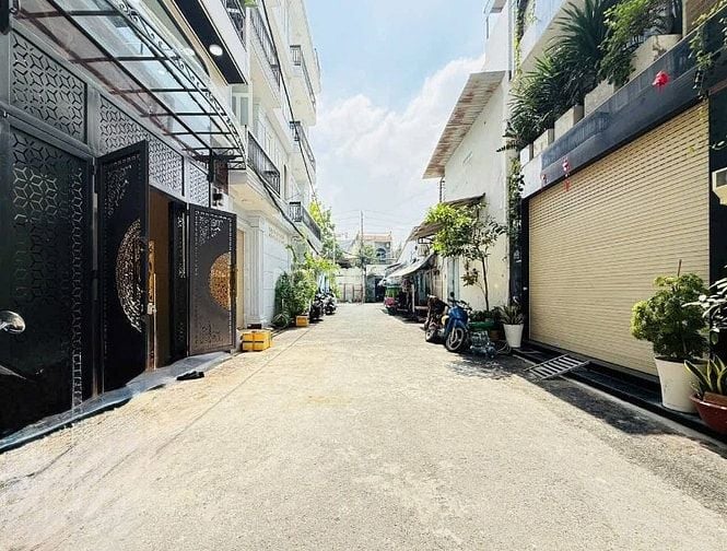  Lên sóng nhà mới giá chỉ 2tỷ230 hẻm rộng 8m Phạm Văn Bạch,Tân Bình