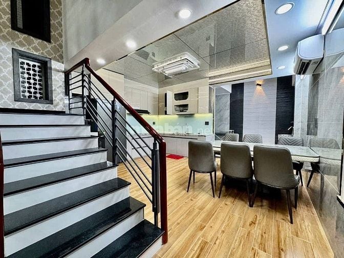  Lên sóng nhà mới giá chỉ 2tỷ230 hẻm rộng 8m Phạm Văn Bạch,Tân Bình