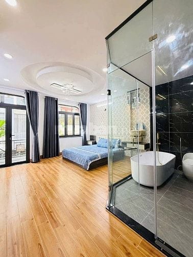  Lên sóng nhà mới giá chỉ 2tỷ230 hẻm rộng 8m Phạm Văn Bạch,Tân Bình
