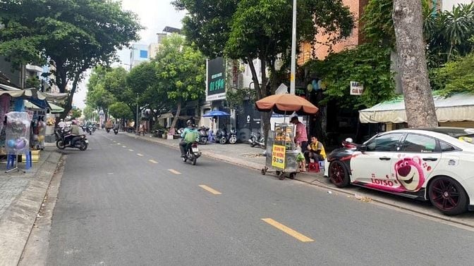 Bán Nhà Mặt Tiền Đường Hoà Hưng, p12, Q10, Dt 13 x 24m, Giá 290tr/m2