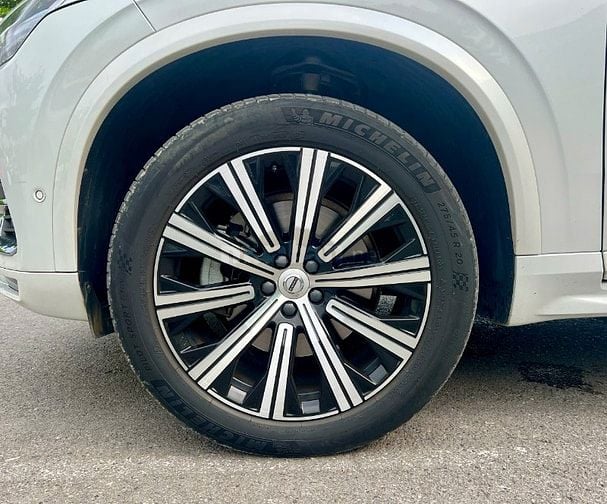 Volvo Selekt Hà Nội đang sẵn 1 chiếc Volvo XC90 siêu lướt phiên bản má