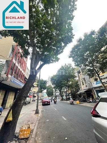 Cho thuê đất trống Số 16 - 18 Pasteur, Quận 1: DT:300m2