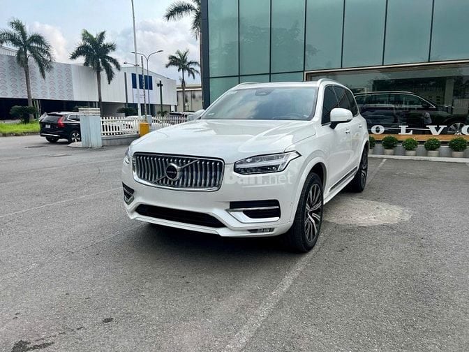 Volvo Selekt Hà Nội đang sẵn 1 chiếc Volvo XC90 siêu lướt phiên bản má