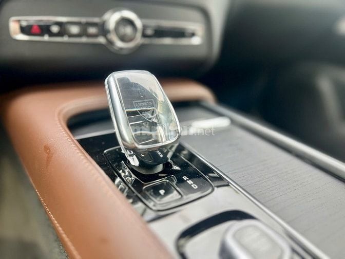 Volvo Selekt Hà Nội đang sẵn 1 chiếc Volvo XC90 siêu lướt phiên bản má