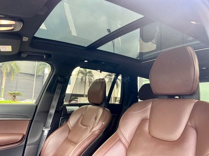 Volvo Selekt Hà Nội đang sẵn 1 chiếc Volvo XC90 siêu lướt phiên bản má