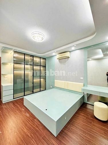 Chỉ 9,8 tỷ nhà mặt ngõ HBT. 3 nhà ra phố. Kinh doanh - ô tô đỗ cửa.